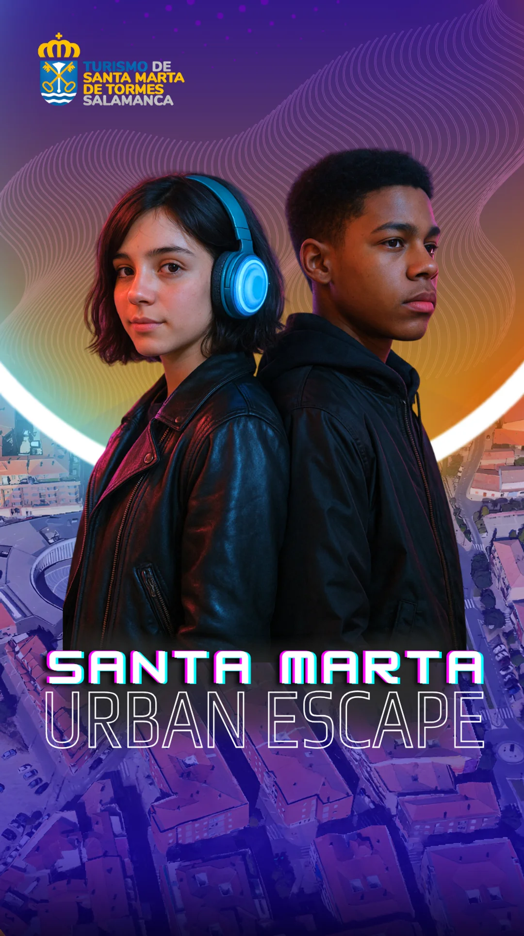 Portada de la aventura Santa Marta Urban Escape. Aparecen dos jóvenes. Una chica y un chico. Los dos están posando juntos tocando espalda con espalda. Él está mirando al infinito y ella con el pelo corto y unos cascos de música grandes mira hacia adelante. Como si nos viera directamente de frente. Los dos llevan chaquetas oscuras y están sobre un plano de Santa Marta en 3D. Hay luces neón alrededor de ellos.